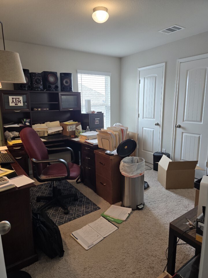 Upstairs bedroom - 974 Marquis Dr
