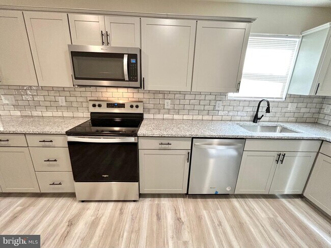 Building Photo - 201 McKinley Ave