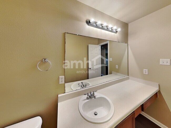 Building Photo - 3723 Holden Ct