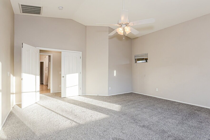Building Photo - 7814 S 72nd Ln