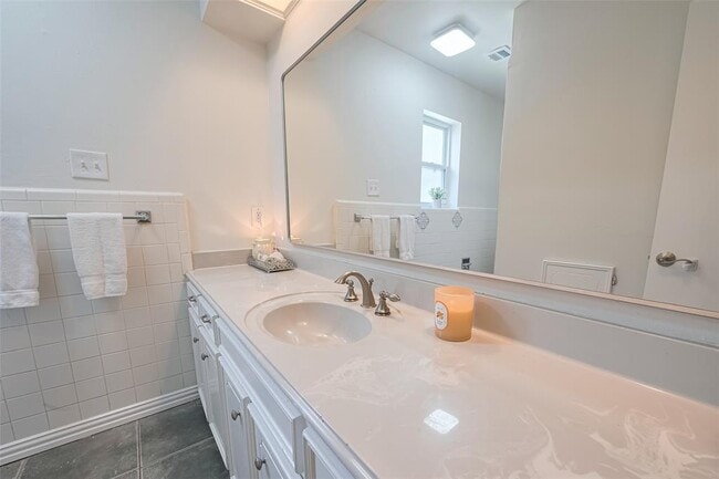 Building Photo - 5115 Kingfisher Dr