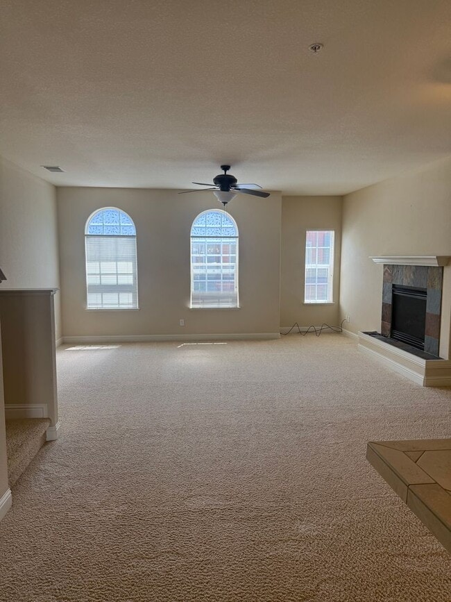 Building Photo - Spacious 3 - Bedroom / 2.5 Bath Condo in Desirable Town Green Village