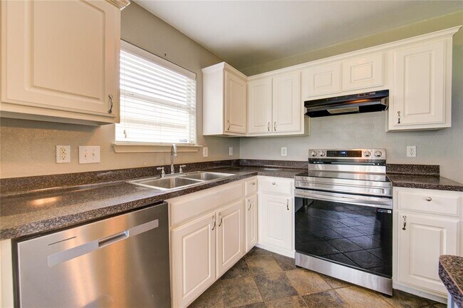 Building Photo - 6815 Dolan Bluff Ln