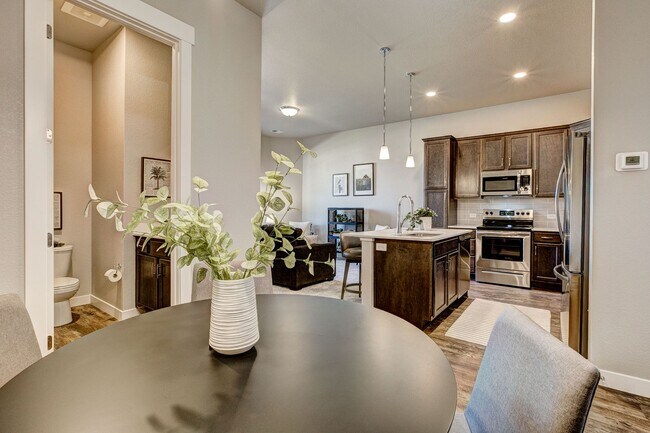 Building Photo - Mangold832 (KC-LN)