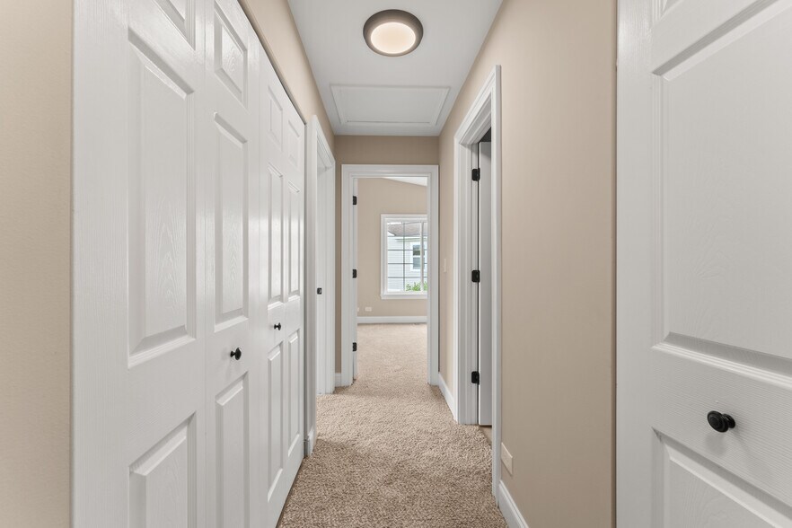 Building Photo - 684 Fieldcrest Dr
