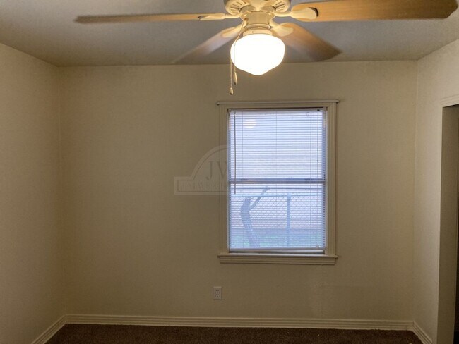 Building Photo - 1601 White