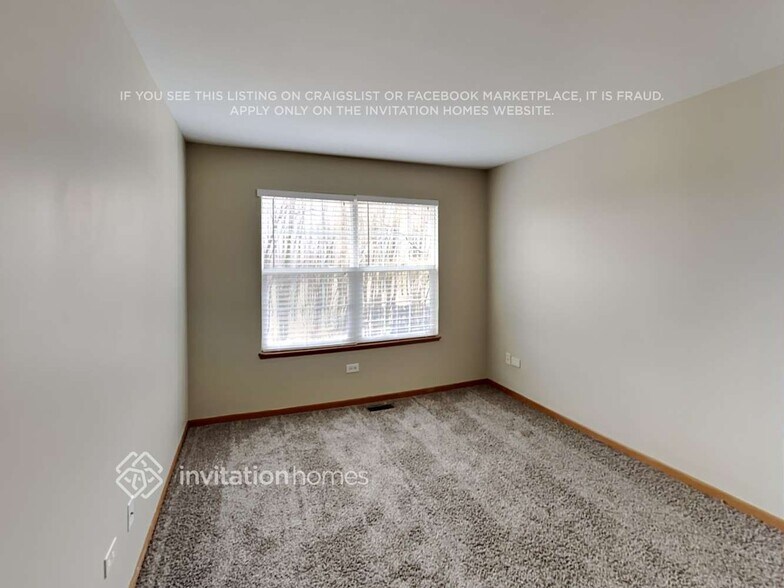 Building Photo - 4798 W Lilac Ave
