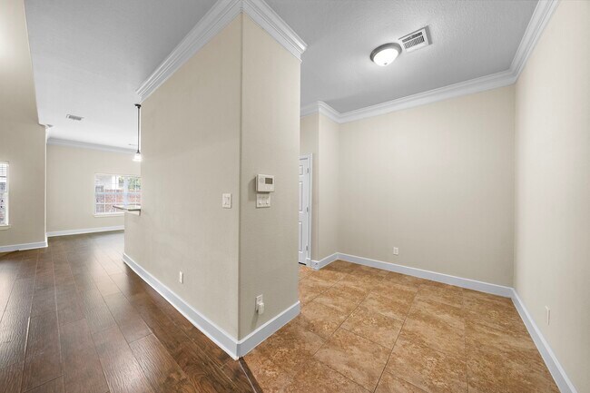 Building Photo - 2865 Westhollow Dr