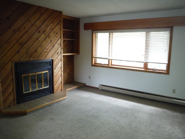 Building Photo - 4 Bedroom Condo- Close to MSU and Downtown Bozeman!