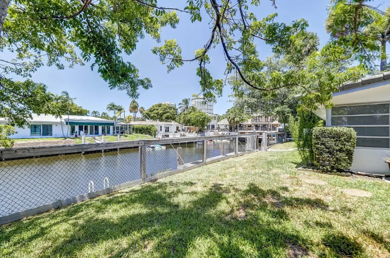 Building Photo - 2041 Coral Reef Dr