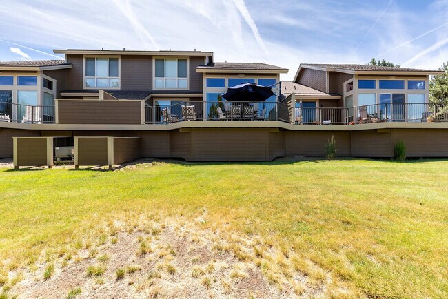 Building Photo - 10576 Village Loop