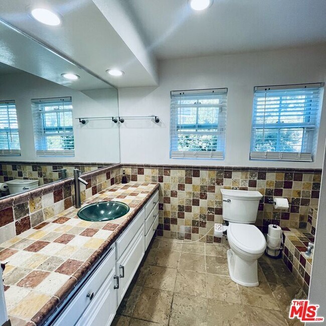 Building Photo - 11158 Newcastle Ave