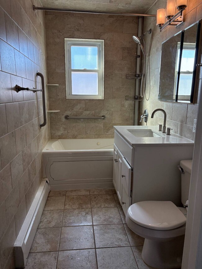 Building Photo - 1577 Paulding Ave