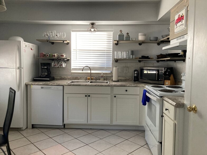 Building Photo - 522 Camino Ct