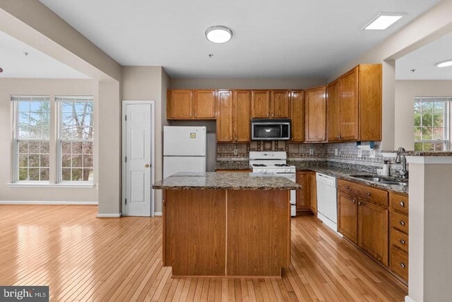 Building Photo - 2133 Bexley Dr