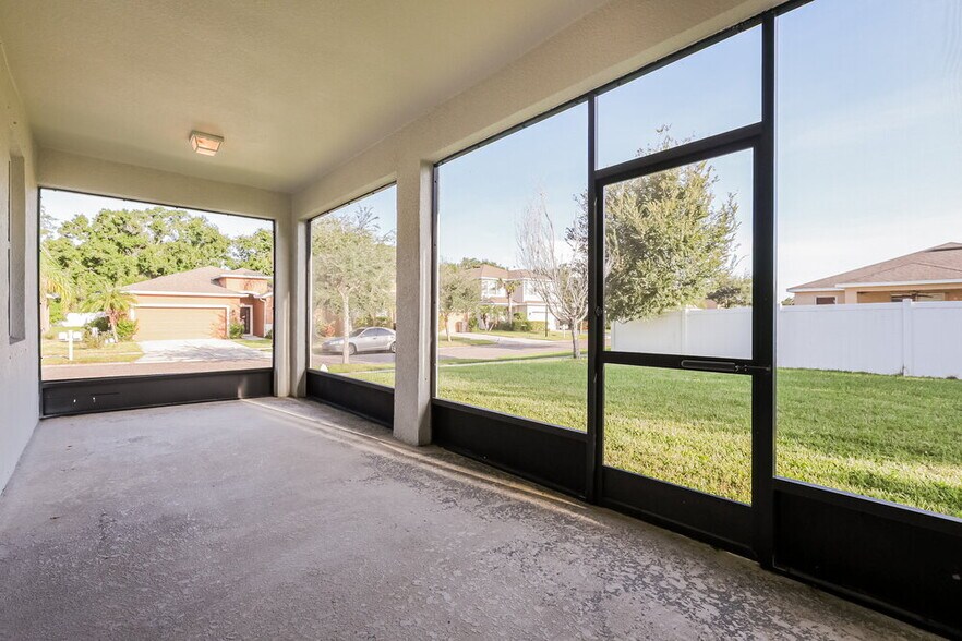 Building Photo - 402 Blakely Ct