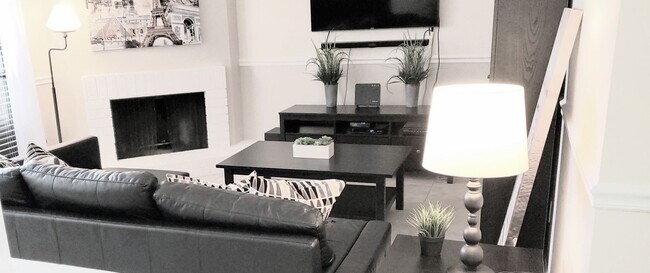 Building Photo - Beautiful  Furnished 1/1 condo x Rent  in Winter Park Next to Full Sail University !