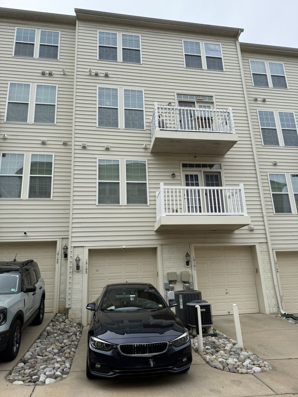 Building Photo - 15153 Leicestershire St