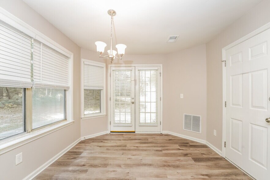 Building Photo - 3280 Pond Ridge Trail
