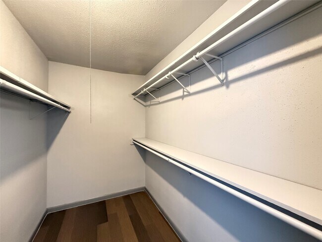 Building Photo - 10721 Sandpiper Dr