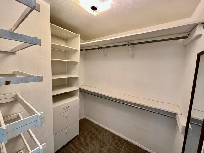 Building Photo - Updated 2 Bedroom Downtown Home!