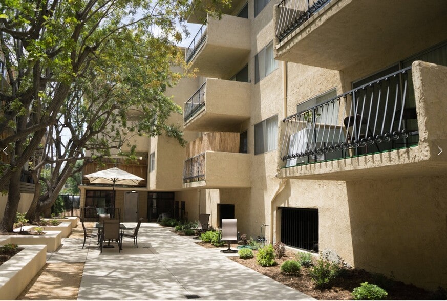 Building Photo - 518 S El Molino Ave
