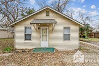 Building Photo - 130 S Charles St