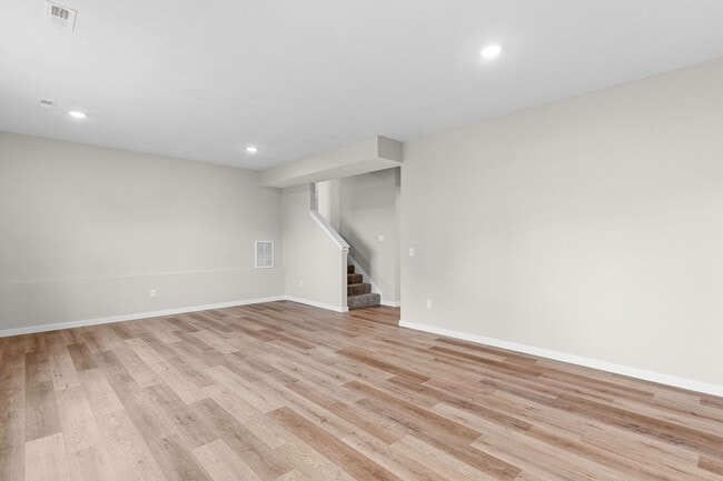 Building Photo - Beautiful Split Level 5 Bedroom Home - Hills of Olde Savannah