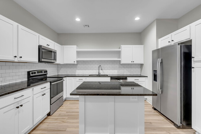 Building Photo - 1811 Liam Ct