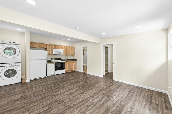 Building Photo - 904 Philco Dr