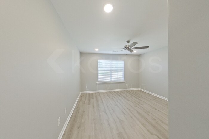 Building Photo - 383 Angela St