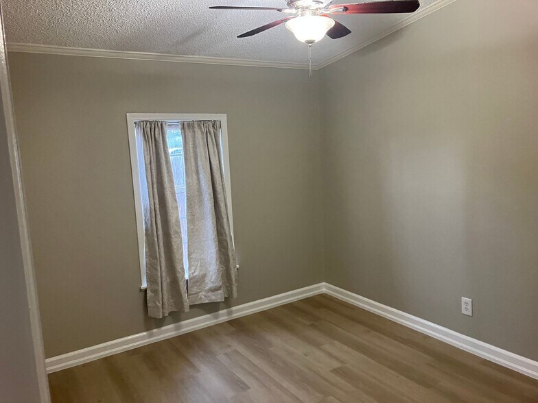 Building Photo - 1406 Winona Ct