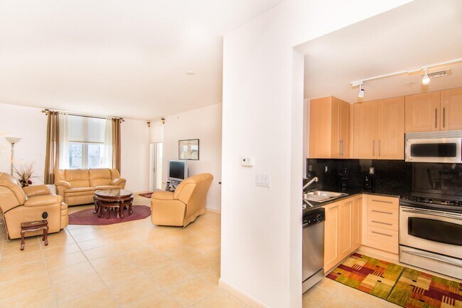 Building Photo - 511 SE 5 Ave