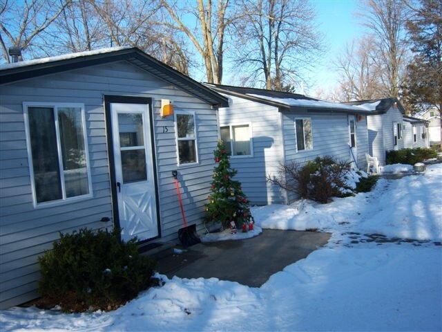 Building Photo - 6033-6055 W Houghton Lake Dr