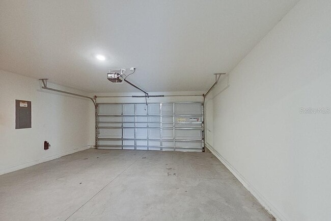 Building Photo - 8740 SW 43rd Ter