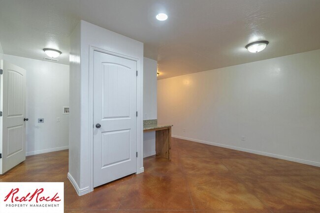 Building Photo - 2801 E 450 N