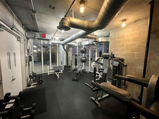 Building Photo - 444 N E St