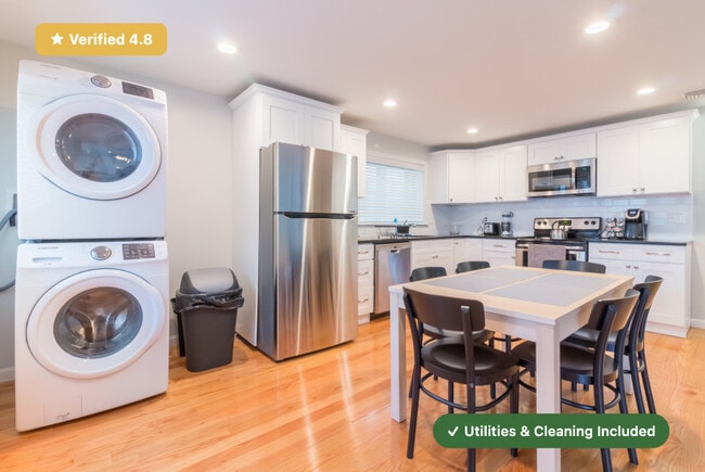 Building Photo - 1057 Saratoga St