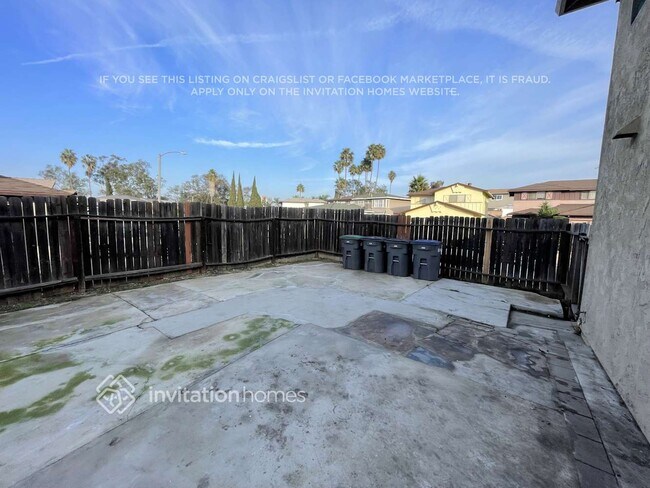 Building Photo - 1217 E Radbard St