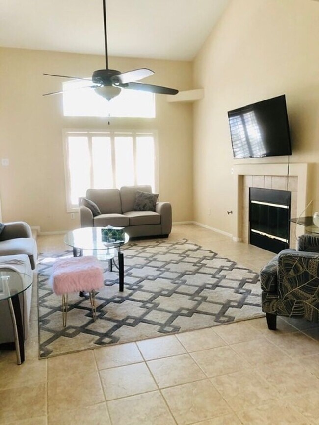 Building Photo - WONDERFUL DUAL MASTER BEDROOM TOWNHOME IN GATED "GREEN VALLEY COMMUNITY!!"