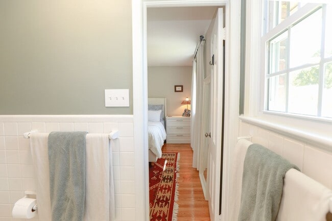 Building Photo - Charming 2BR in Historic Home – Bright, Sp...