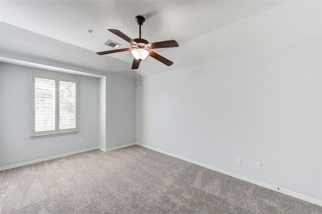 Building Photo - 4340 Lake Walk Ct