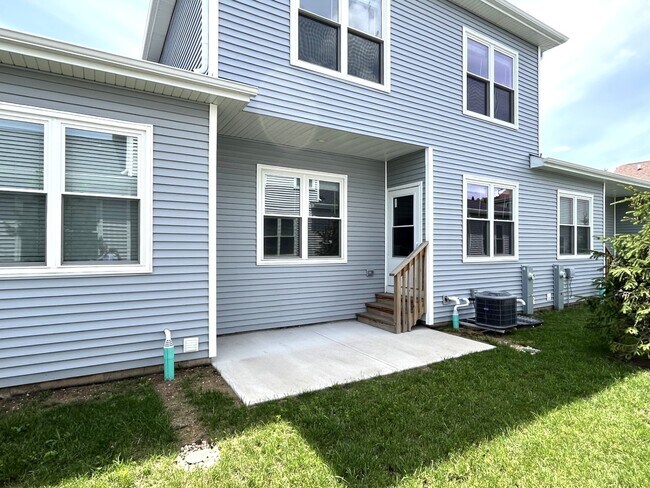 Building Photo - 739 Quail Ln