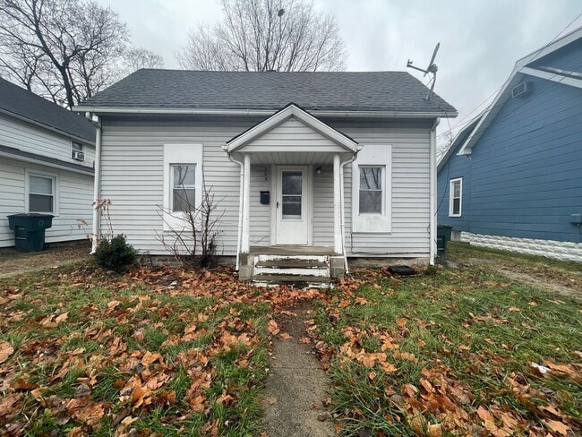 Building Photo - AVAILABLE NOW! Close to Campus