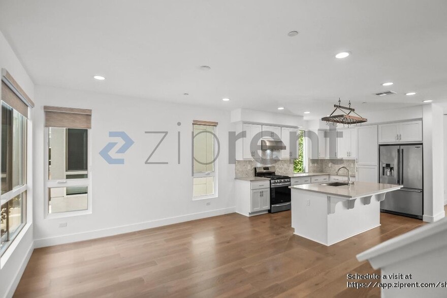 Building Photo - 1462 Longitude Dr