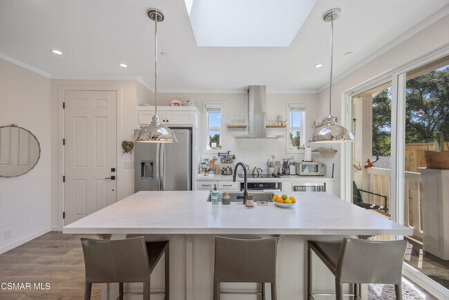 Building Photo - 313 Raymond St