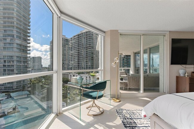 Building Photo - 16400 Collins Ave