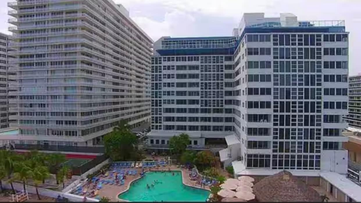 Building Photo - 4040 Galt Ocean Dr