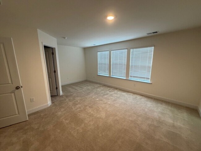 Building Photo - Mebane / Townhouse