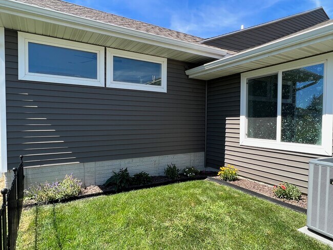 Building Photo - 2301 Redmond Ave